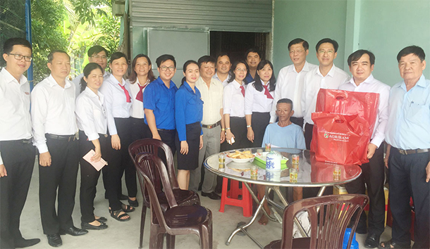 Agribank Chi nhánh tỉnh Long An chung tay chia sẻ với những hoàn cảnh khó khăn