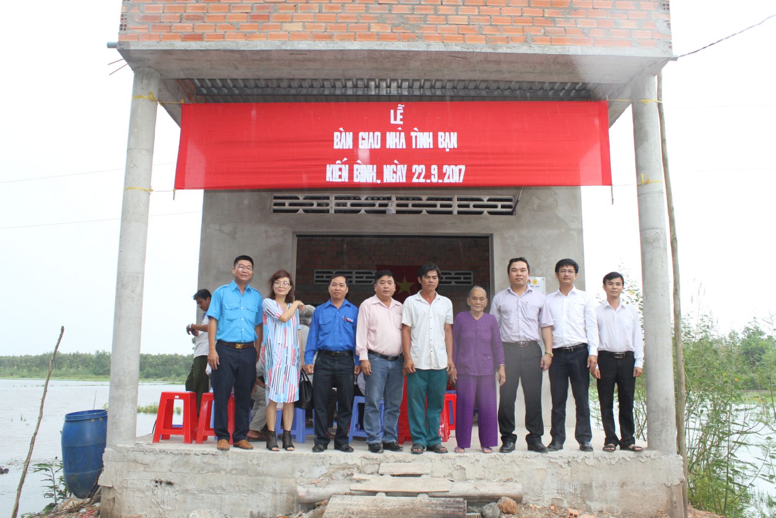 Trao nhà tình bạn