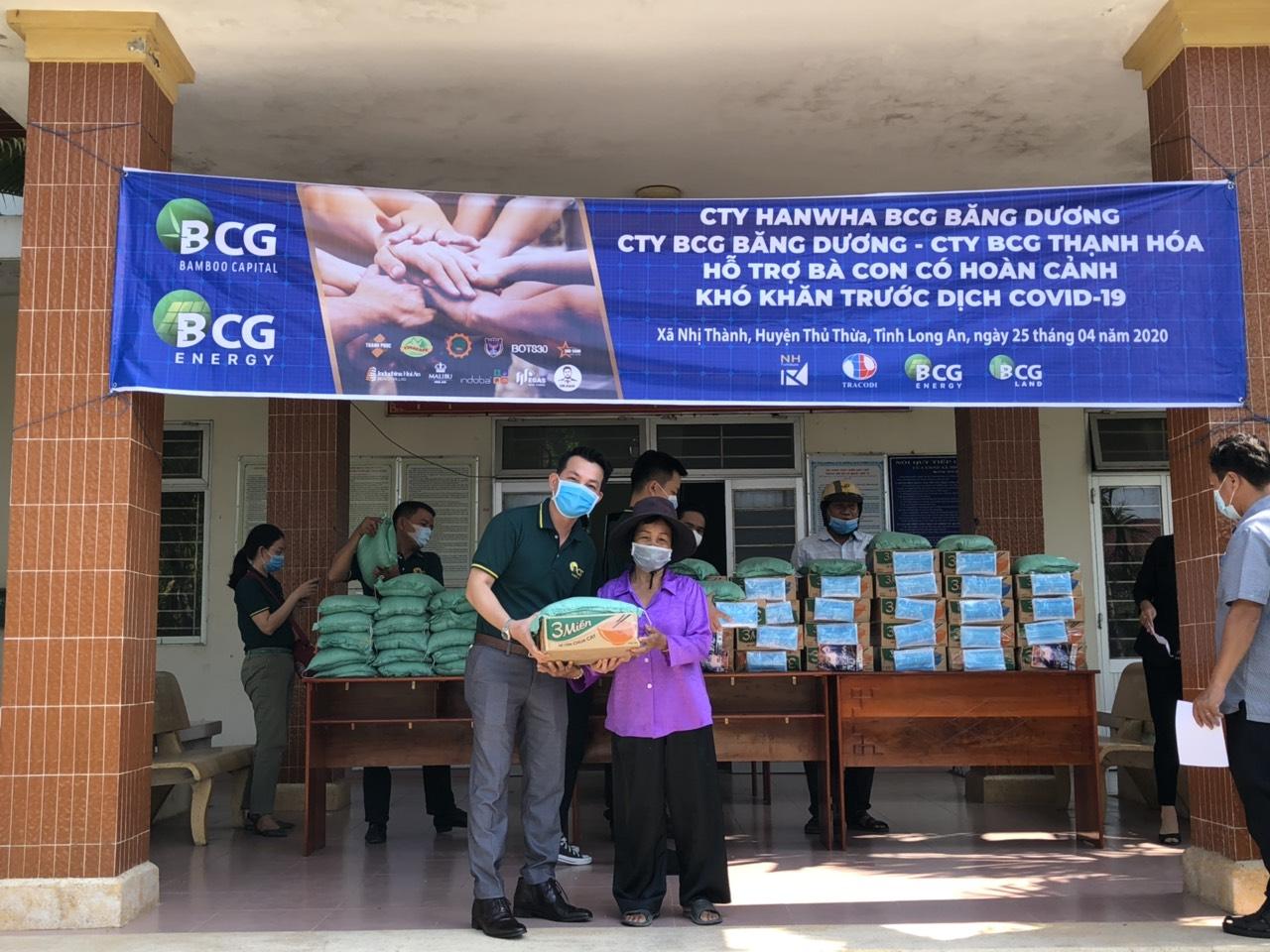 Tập đoàn Bamboo Capital trao gần 3.000 phần quà chia sẻ khó khăn với người dân do dịch bệnh Covid-19