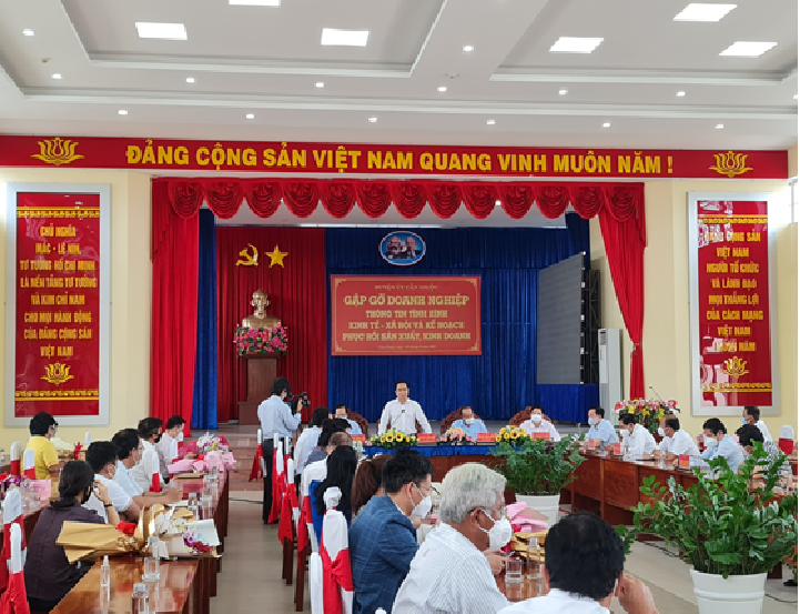BUỔI GẶP GỠ DOANH NGHIỆP THÔNG TIN TÌNH HÌNH KINH TẾ - XÃ HỘI VÀ   KẾ HOẠCH PHỤC HỒI SẢN XUẤT, KINH DOANH TẠI HUYỆN CẦN GIUỘC