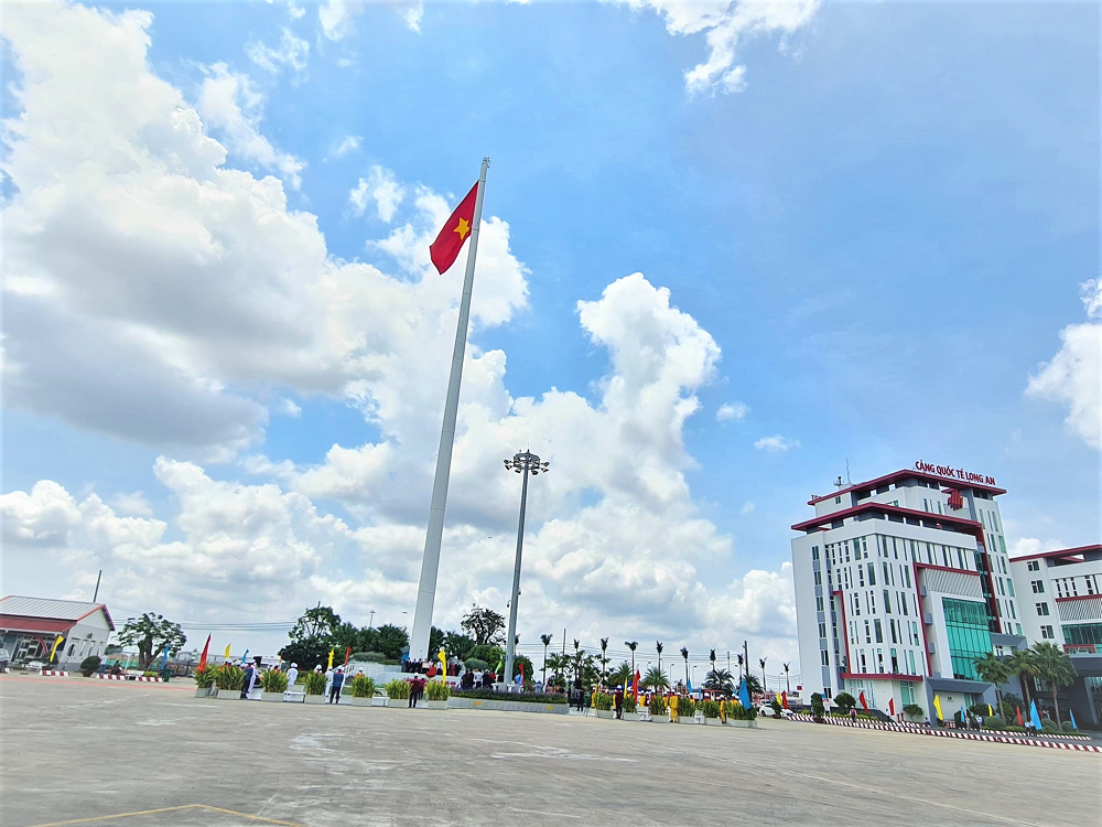 Cảng quốc tế Long An hợp long 7 cầu cảng và chính thức khai trương dịch vụ khai thác hàng container