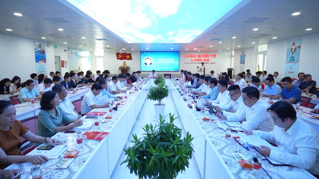 Long An phấn đấu trở thành trung tâm trung chuyển hàng hóa, kho bãi kết nối liên vùng