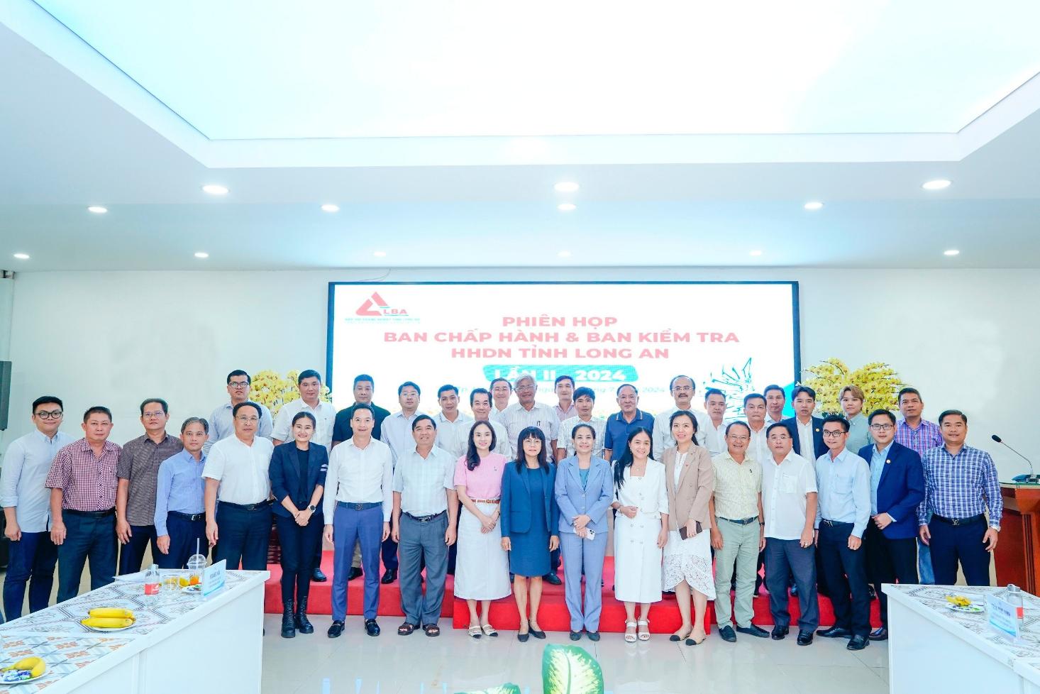 Ban Chấp hành Hiệp hội Doanh nghiệp tỉnh Long An Khóa III (Nhiệm kỳ 2019-2024) họp phiên thứ II-Năm 2024, thông qua nhiều nội dung quan trọng.